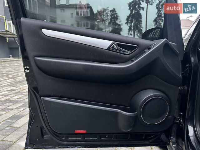 Чорний Мерседес Б-клас, об'ємом двигуна 2 л та пробігом 193 тис. км за 7700 $, фото 37 на Automoto.ua