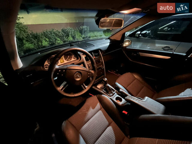 Черный Мерседес Б-класс, объемом двигателя 2.04 л и пробегом 258 тыс. км за 5200 $, фото 4 на Automoto.ua