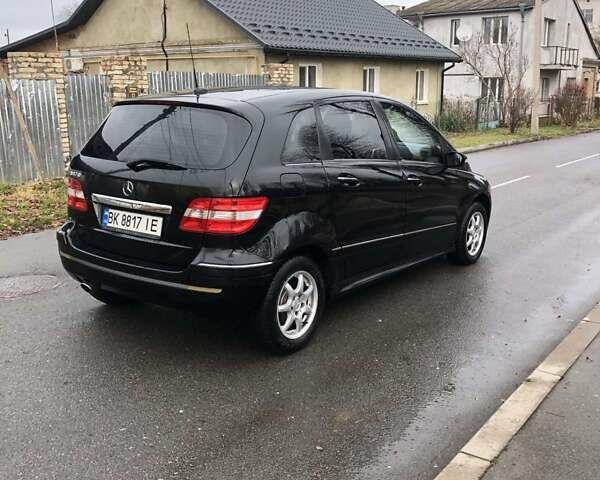 Черный Мерседес Б-класс, объемом двигателя 1.7 л и пробегом 290 тыс. км за 4500 $, фото 5 на Automoto.ua