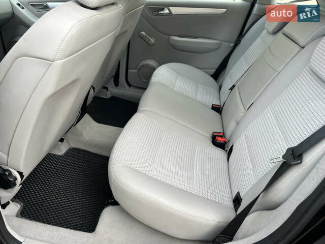 Чорний Мерседес Б-клас, об'ємом двигуна 2.03 л та пробігом 230 тис. км за 6400 $, фото 46 на Automoto.ua