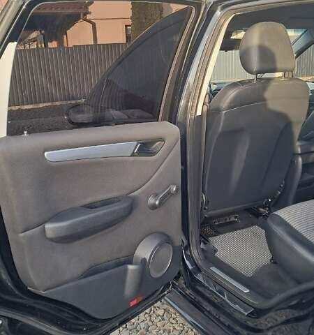 Черный Мерседес Б-класс, объемом двигателя 1.7 л и пробегом 234 тыс. км за 6000 $, фото 43 на Automoto.ua