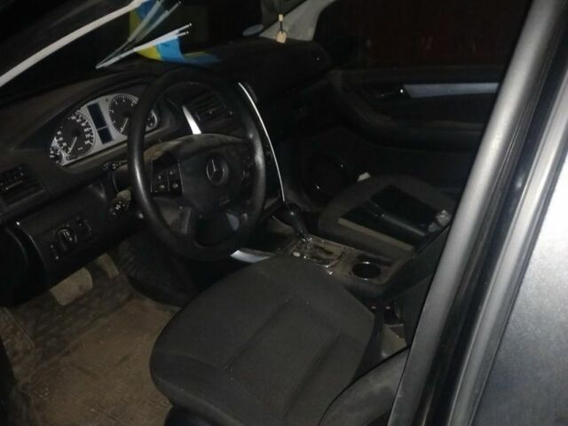 Черный Мерседес Б-класс, объемом двигателя 2 л и пробегом 192 тыс. км за 3800 $, фото 6 на Automoto.ua