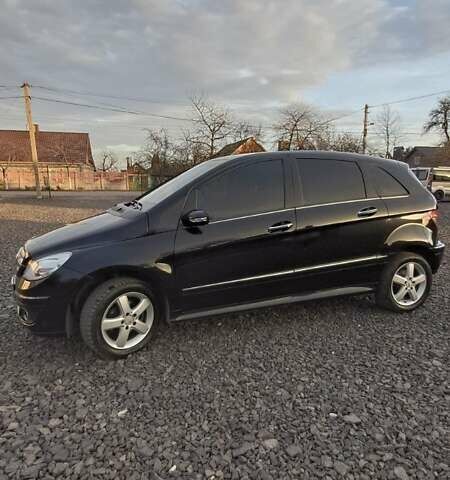 Черный Мерседес Б-класс, объемом двигателя 1.7 л и пробегом 234 тыс. км за 6000 $, фото 5 на Automoto.ua