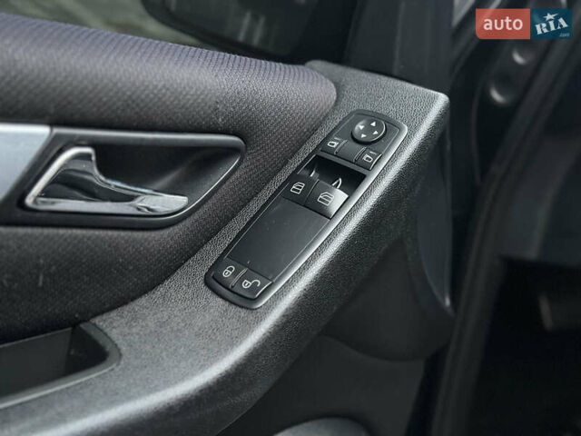 Чорний Мерседес Б-клас, об'ємом двигуна 2 л та пробігом 193 тис. км за 7700 $, фото 38 на Automoto.ua