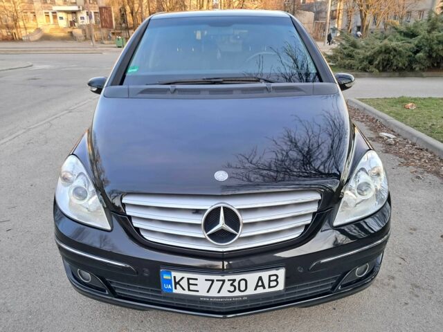 Чорний Мерседес Б-клас, об'ємом двигуна 2 л та пробігом 269 тис. км за 7300 $, фото 4 на Automoto.ua