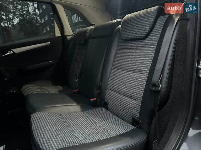 Чорний Мерседес Б-клас, об'ємом двигуна 2 л та пробігом 193 тис. км за 7700 $, фото 51 на Automoto.ua