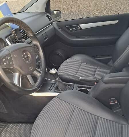 Черный Мерседес Б-класс, объемом двигателя 1.7 л и пробегом 234 тыс. км за 6000 $, фото 30 на Automoto.ua