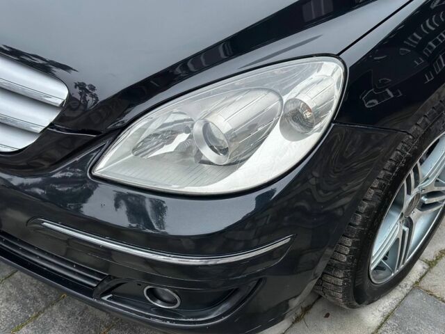 Черный Мерседес Б-класс, объемом двигателя 2 л и пробегом 193 тыс. км за 7700 $, фото 6 на Automoto.ua