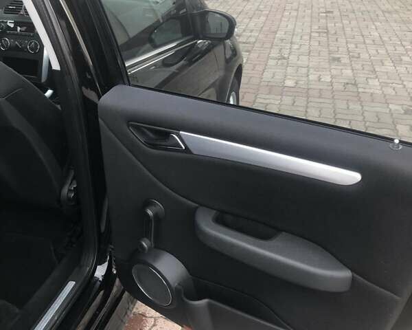 Черный Мерседес Б-класс, объемом двигателя 1.7 л и пробегом 290 тыс. км за 4600 $, фото 1 на Automoto.ua