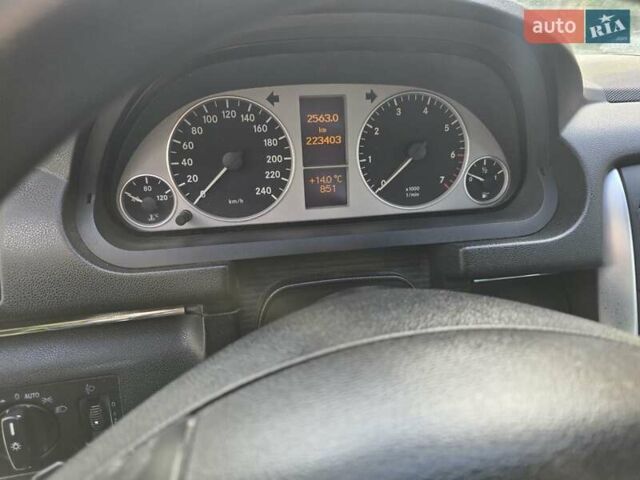 Черный Мерседес Б-класс, объемом двигателя 1.5 л и пробегом 223 тыс. км за 6700 $, фото 13 на Automoto.ua