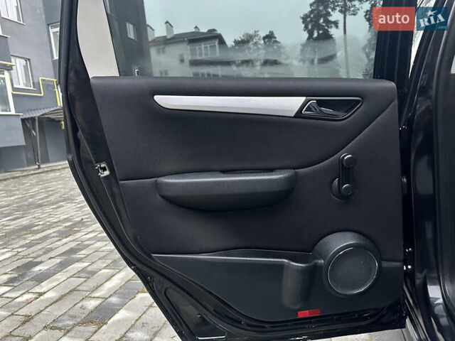 Чорний Мерседес Б-клас, об'ємом двигуна 2 л та пробігом 193 тис. км за 7700 $, фото 50 на Automoto.ua