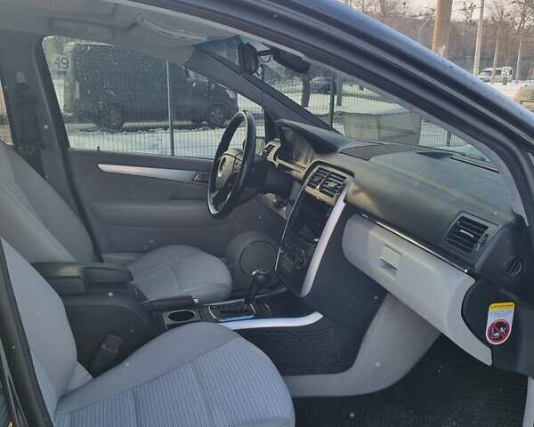 Черный Мерседес Б-класс, объемом двигателя 1.99 л и пробегом 200 тыс. км за 5700 $, фото 7 на Automoto.ua