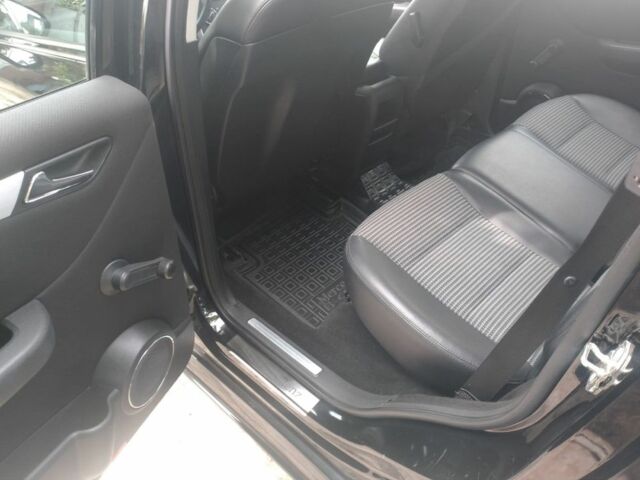 Черный Мерседес Б-класс, объемом двигателя 1.7 л и пробегом 221 тыс. км за 6500 $, фото 5 на Automoto.ua