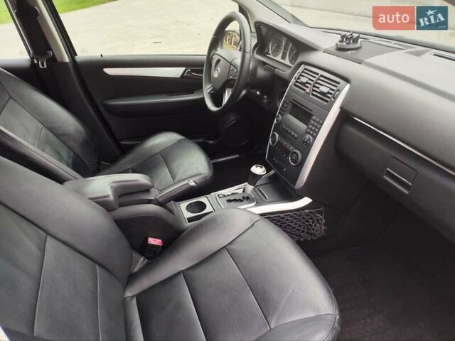 Чорний Мерседес Б-клас, об'ємом двигуна 2 л та пробігом 228 тис. км за 6400 $, фото 26 на Automoto.ua