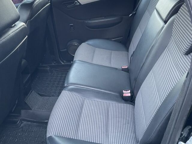 Чорний Мерседес Б-клас, об'ємом двигуна 2 л та пробігом 270 тис. км за 5500 $, фото 19 на Automoto.ua