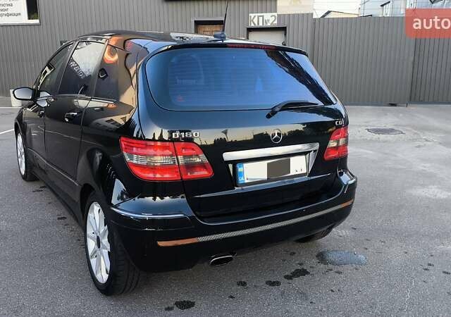 Черный Мерседес Б-класс, объемом двигателя 2 л и пробегом 260 тыс. км за 6500 $, фото 2 на Automoto.ua