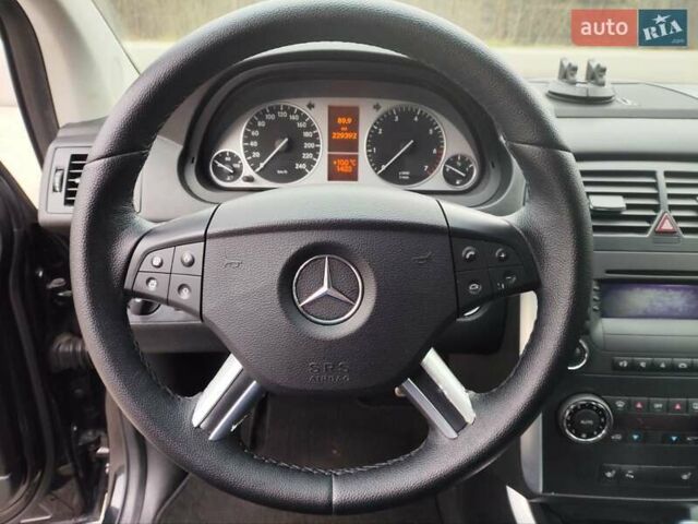 Чорний Мерседес Б-клас, об'ємом двигуна 2 л та пробігом 228 тис. км за 6400 $, фото 16 на Automoto.ua