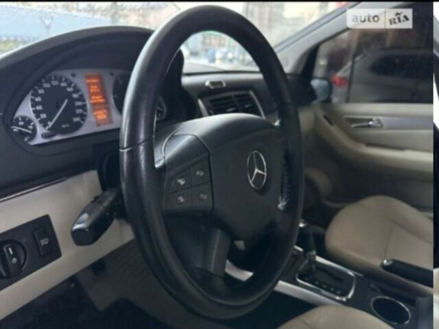 Черный Мерседес Б-класс, объемом двигателя 2 л и пробегом 295 тыс. км за 5600 $, фото 5 на Automoto.ua