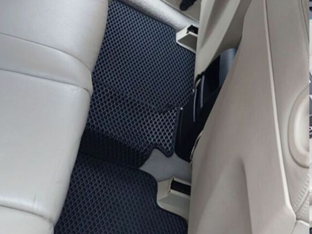 Черный Мерседес Б-класс, объемом двигателя 2 л и пробегом 295 тыс. км за 5600 $, фото 4 на Automoto.ua