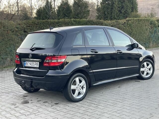 Чорний Мерседес Б-клас, об'ємом двигуна 2 л та пробігом 270 тис. км за 5500 $, фото 10 на Automoto.ua