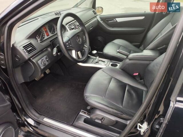 Чорний Мерседес Б-клас, об'ємом двигуна 2 л та пробігом 228 тис. км за 6400 $, фото 28 на Automoto.ua