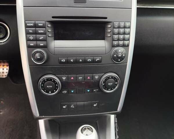 Чорний Мерседес Б-клас, об'ємом двигуна 2 л та пробігом 228 тис. км за 6400 $, фото 15 на Automoto.ua