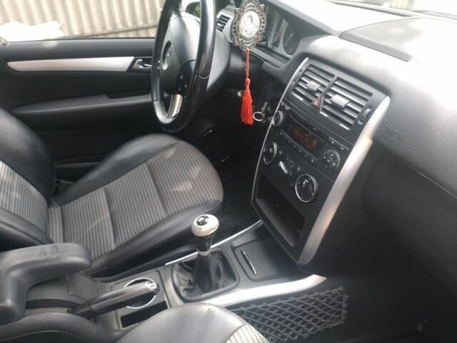 Черный Мерседес Б-класс, объемом двигателя 1.7 л и пробегом 221 тыс. км за 6500 $, фото 3 на Automoto.ua