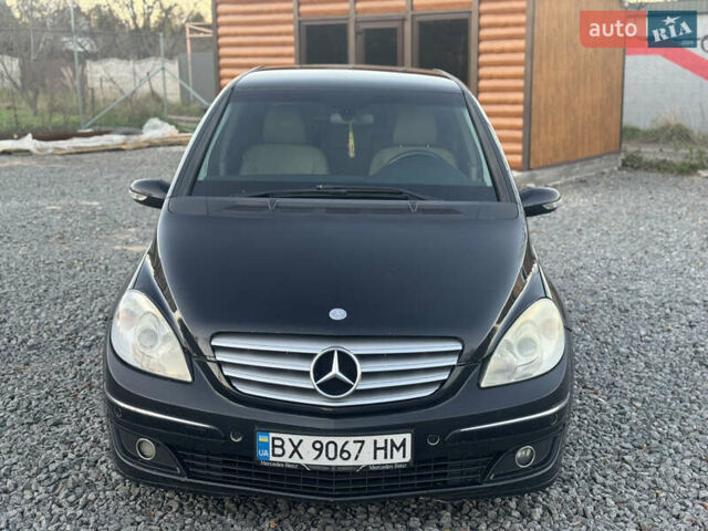 Черный Мерседес Б-класс, объемом двигателя 1.99 л и пробегом 330 тыс. км за 4999 $, фото 1 на Automoto.ua