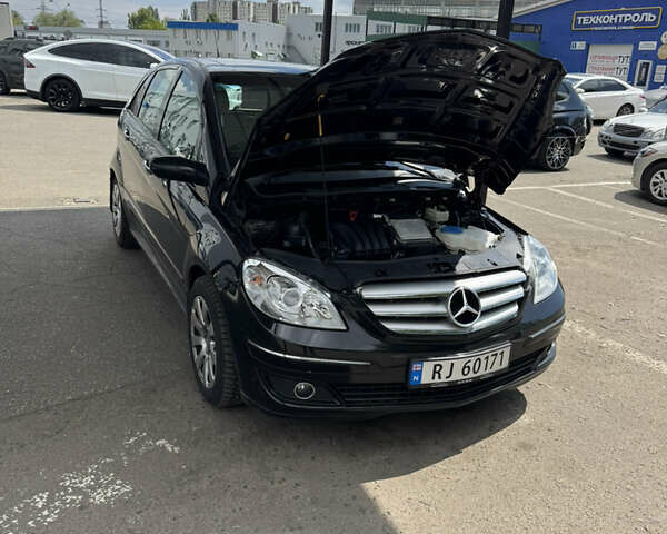 Чорний Мерседес Б-клас, об'ємом двигуна 1.7 л та пробігом 210 тис. км за 6500 $, фото 6 на Automoto.ua