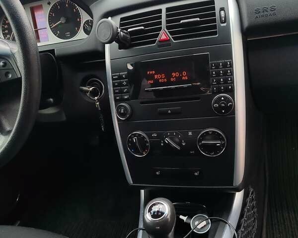 Чорний Мерседес Б-клас, об'ємом двигуна 1.5 л та пробігом 211 тис. км за 6200 $, фото 8 на Automoto.ua