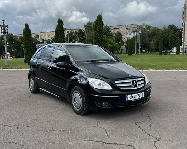Черный Мерседес Б-класс, объемом двигателя 1.7 л и пробегом 226 тыс. км за 5300 $, фото 1 на Automoto.ua
