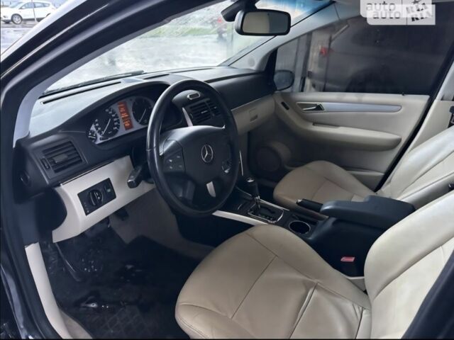 Черный Мерседес Б-класс, объемом двигателя 2 л и пробегом 295 тыс. км за 5600 $, фото 3 на Automoto.ua