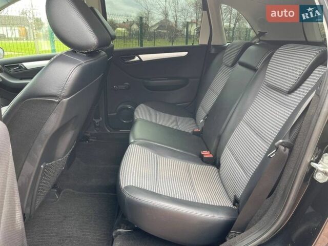 Чорний Мерседес Б-клас, об'ємом двигуна 2 л та пробігом 176 тис. км за 6500 $, фото 24 на Automoto.ua