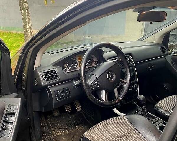 Черный Мерседес Б-класс, объемом двигателя 2 л и пробегом 270 тыс. км за 5700 $, фото 6 на Automoto.ua