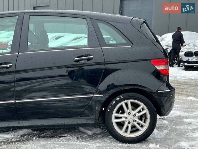 Черный Мерседес Б-класс, объемом двигателя 2 л и пробегом 265 тыс. км за 6990 $, фото 4 на Automoto.ua