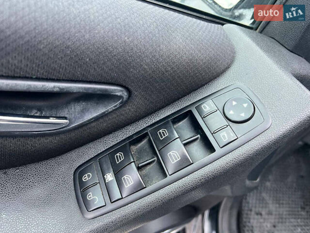 Черный Мерседес Б-класс, объемом двигателя 2 л и пробегом 265 тыс. км за 6990 $, фото 15 на Automoto.ua