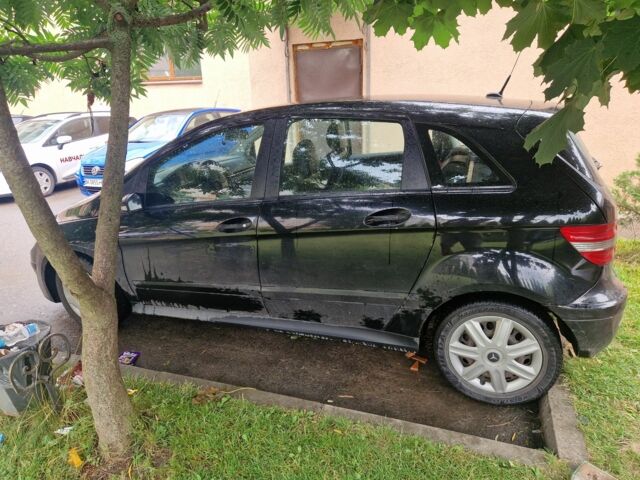 Черный Мерседес Б-класс, объемом двигателя 2 л и пробегом 300 тыс. км за 2500 $, фото 5 на Automoto.ua