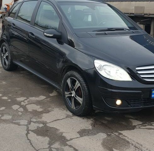 Черный Мерседес Б-класс, объемом двигателя 0 л и пробегом 470 тыс. км за 5500 $, фото 1 на Automoto.ua