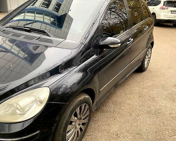 Черный Мерседес Б-класс, объемом двигателя 2 л и пробегом 270 тыс. км за 5700 $, фото 1 на Automoto.ua