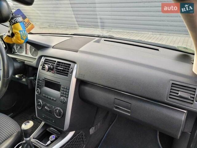 Чорний Мерседес Б-клас, об'ємом двигуна 1.8 л та пробігом 260 тис. км за 5600 $, фото 7 на Automoto.ua