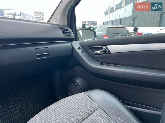 Черный Мерседес Б-класс, объемом двигателя 2 л и пробегом 265 тыс. км за 6990 $, фото 29 на Automoto.ua