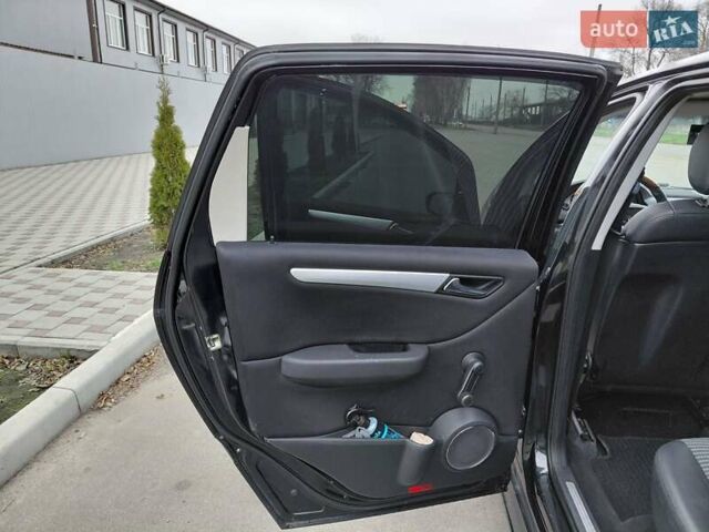 Черный Мерседес Б-класс, объемом двигателя 1.7 л и пробегом 260 тыс. км за 6557 $, фото 17 на Automoto.ua