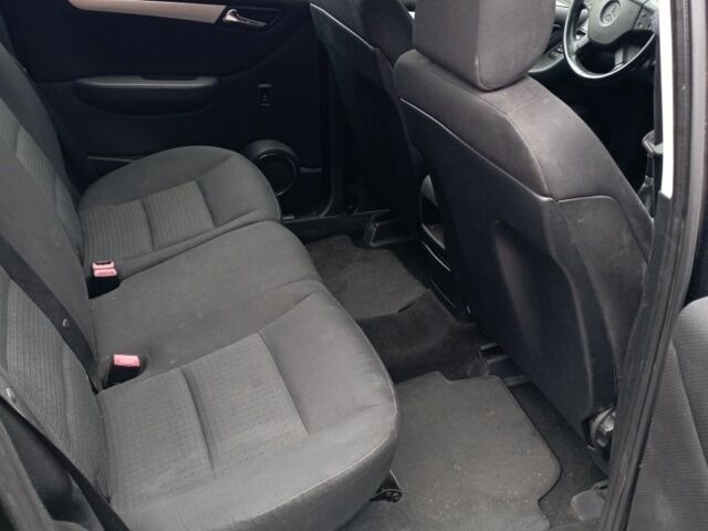 Черный Мерседес Б-класс, объемом двигателя 0 л и пробегом 410 тыс. км за 3300 $, фото 5 на Automoto.ua