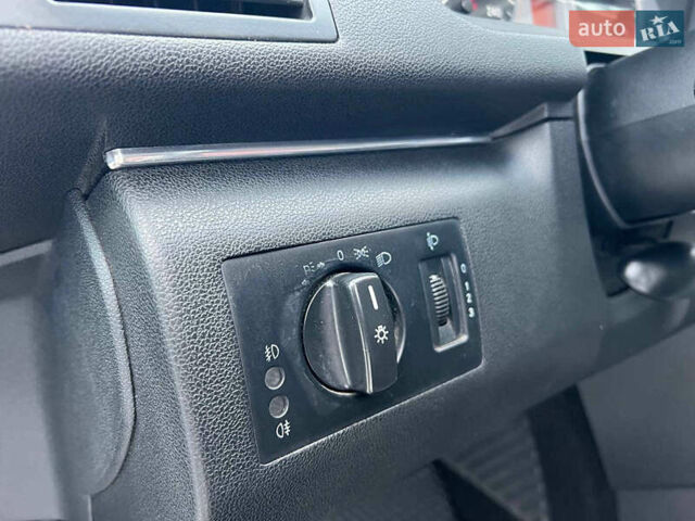 Черный Мерседес Б-класс, объемом двигателя 2 л и пробегом 265 тыс. км за 6990 $, фото 19 на Automoto.ua