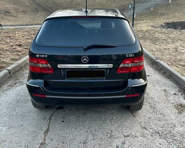 Черный Мерседес Б-класс, объемом двигателя 2 л и пробегом 280 тыс. км за 3950 $, фото 4 на Automoto.ua