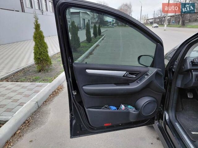 Черный Мерседес Б-класс, объемом двигателя 1.7 л и пробегом 260 тыс. км за 6557 $, фото 16 на Automoto.ua