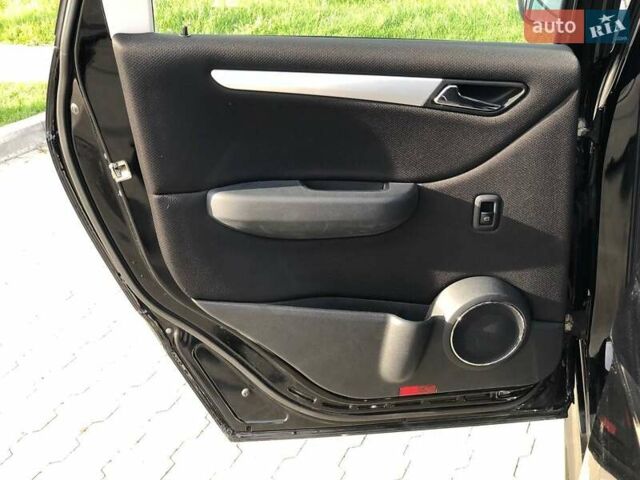 Чорний Мерседес Б-клас, об'ємом двигуна 1.7 л та пробігом 261 тис. км за 6900 $, фото 11 на Automoto.ua