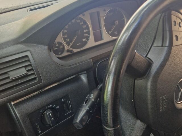 Чорний Мерседес Б-клас, об'ємом двигуна 2 л та пробігом 300 тис. км за 2500 $, фото 3 на Automoto.ua