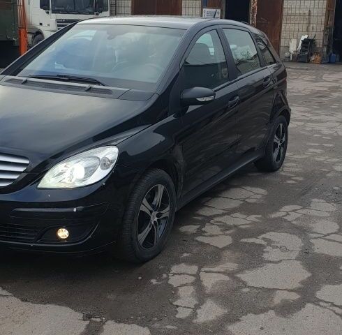 Черный Мерседес Б-класс, объемом двигателя 0 л и пробегом 470 тыс. км за 5500 $, фото 5 на Automoto.ua