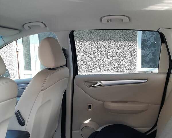 Черный Мерседес Б-класс, объемом двигателя 2 л и пробегом 261 тыс. км за 8874 $, фото 9 на Automoto.ua